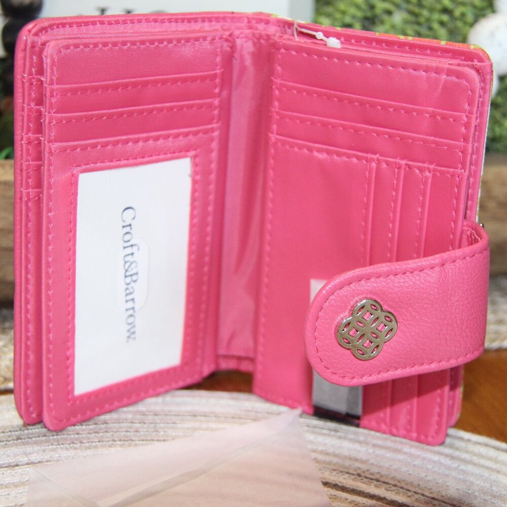 NWT Croft & Barrow Wallet Abbey Medallion print - Picture 8 of 9
